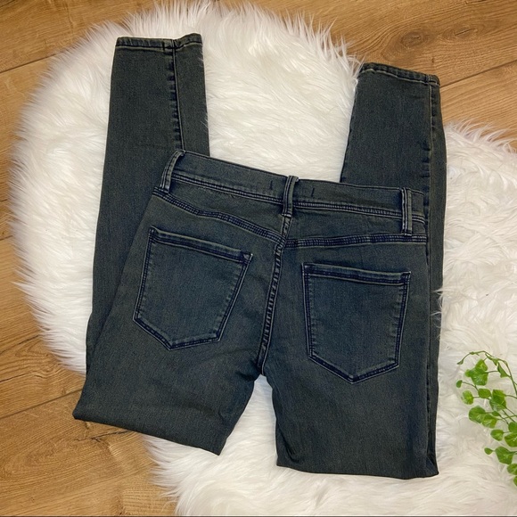 FREE PEOPLE Faded Black Mid-Rise Skinny Jeans - Picture 4 of 8